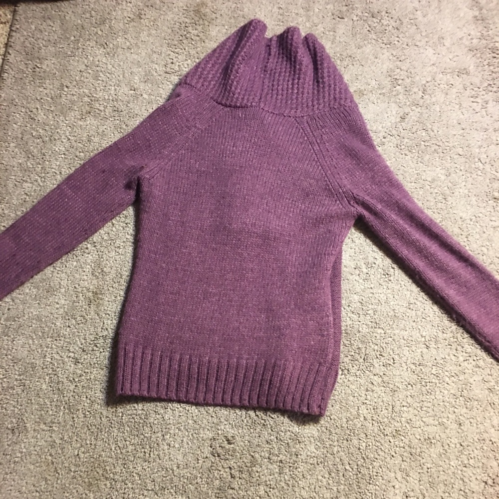 3 sweaters - Picture 2 of 6